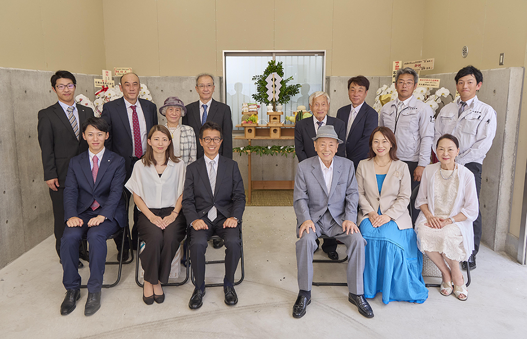 写真:社員の集合写真