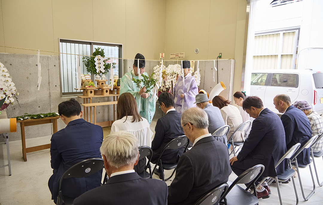 写真:玉串奉奠の様子